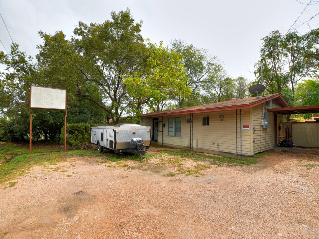 1011 Kramer Ln — Austin, TX
