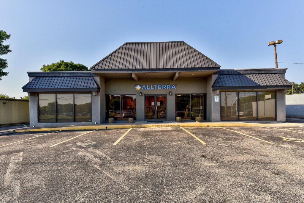 116 E Huntland Dr — Austin, TX