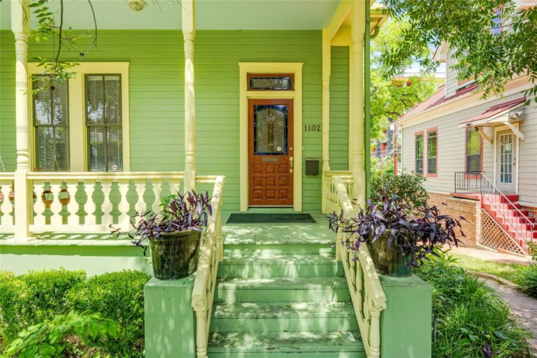 Building entrance and front steps at 1102 West Avenue, Suite 100, Austin, TX 78701